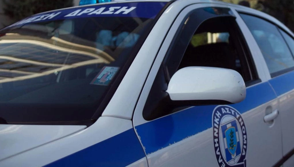 «Νταής» Ρομά επιτέθηκε σε αστυνομικό με σπασμένο μπουκάλι στο Αγρίνιο